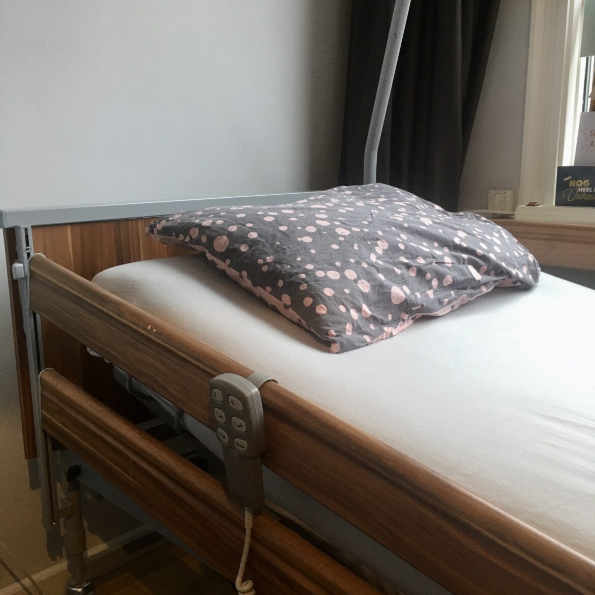 Ziekenhuisbedden, mijn oma, en genade